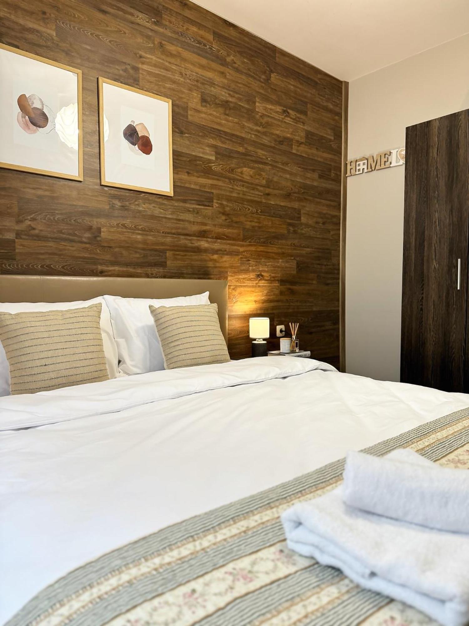 Top Centre Plovdiv Apt. With Parking For 4 Guests ภายนอก รูปภาพ